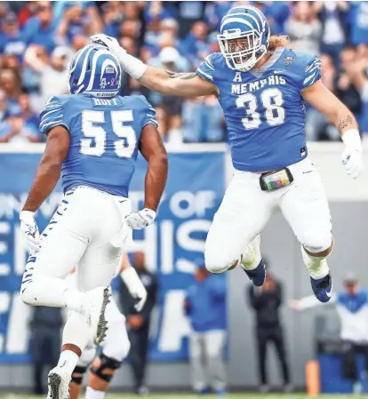  ?? MARK WEBER, THE COMMERCIAL APPEAL ?? Memphis teammates Bryce Huff (left) and Jonathan Wilson celebrate a defensive stop against Central Florida during action on Saturday, Oct. 13, 2018 in Memphis, Tenn.