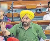  ?? PTI AND LSTV GRAB ?? ■ During his speech, AAP’s Bhagwant Mann recited a poem that sought to know when ‘acche din’ would arrive.