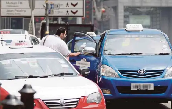  ?? FILE PIC ?? Instead of scolding passengers for using Uber or Grab, cabbies should know that what all commuters need is good and efficient service.