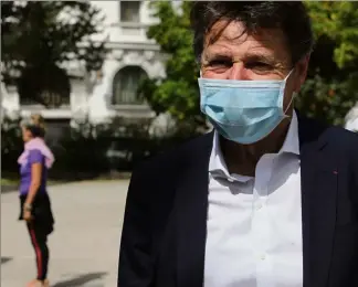  ?? (Photo Eric Ottino) ?? Le maire de Nice, Christian Estrosi, avait déjà tenté en mai dernier de rendre le masque obligatoir­e dans les rues de sa ville, avant de faire machine arrière à la suite d’une décision du Conseil d’État.