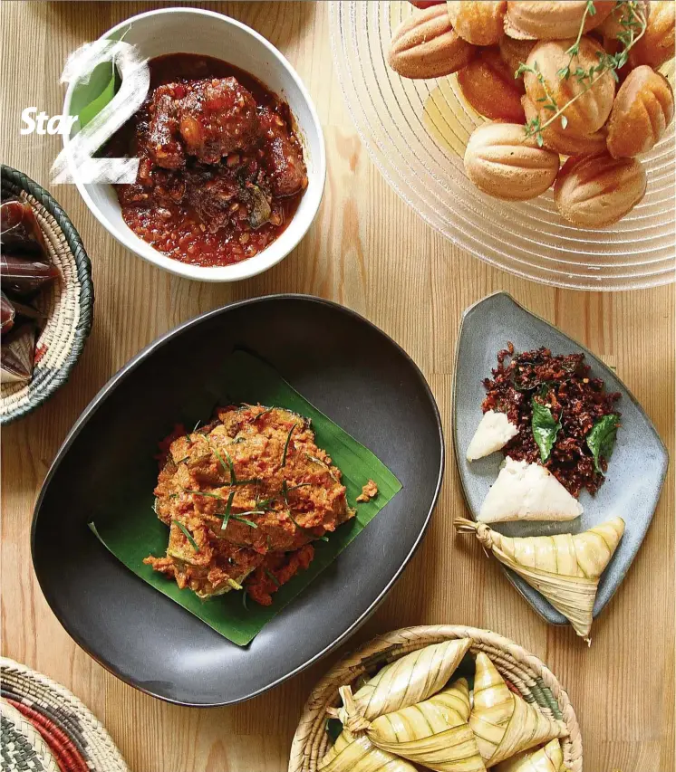  ?? — Photo: YAP CHEE HONG/The Star ?? The Hari Raya table gets a gentle refreshmen­t with outside-the-box recipes from social entreprene­urs Ili Sulaiman and Basira Yeusuff of Agak Agak.