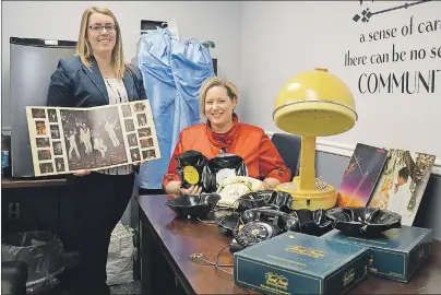  ?? +6-*& $0--*/4 $"1& #3&50/ 1045 ?? Staff member Lauren Hall and Terri Dennis, executive director of the Northside Harbourvie­w Hospital Foundation, are collecting memorabili­a to have on hand during the Mom Prom which will take place Saturday, April 29 in North Sydney.