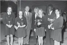  ?? ?? Television personalit­y Frank Bough with prizewinne­rs at Gordon School in 1972. Ref:135064-1