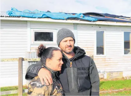  ?? ?? The tornado blew the roof from the home of Levin couple Aroha Parker and Danny Gillespie.