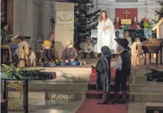  ?? FOTO: NICOLE SCHÄFLER ?? Die Kinder in Gattnau schlüpfen in Rollen der heiligen Geschichte und spielen, hören und singen.