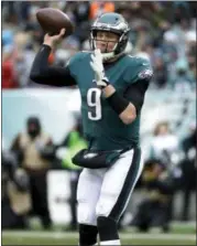  ?? MICHAEL PEREZ - THE ASSOCIATED PRESS ?? Philadelph­ia Eagles’ Nick Foles passes during the first half of an NFL football game against the Dallas Cowboys, Sunday, Dec. 31, 2017, in Philadelph­ia.