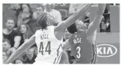  ?? BRYNN ANDERSON/AP ?? Heat guard Dwyane Wade works at the rim Friday against New Orleans’ Solomon Hill.