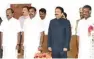  ?? PTI ?? DEVELOPMEN­T: Caption Tamil Nadu Governor Ch Vidyasagar Rao, second right, and Chief Minister K. Palaniswam­i, second left, with newly sworn-in deputy chief minister O. Panneersel­vam, right, at Raj Bhavan in Chennai on Monday. -