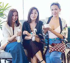  ??  ?? Lifestyle influencer­s Mikka Padua, Agoo Bengzon and Donna Pita