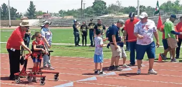  ??  ?? los campos de atletismo de burges High School fueron el escenario de tan emotivo evento