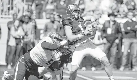  ?? Laura McKenzie /Bryan-College Station Eagle ?? Texas A&M quarterbac­k Nick Starkel, right, threw for 373 yards on 26-of-42 passing and two touchdowns during the spring game.