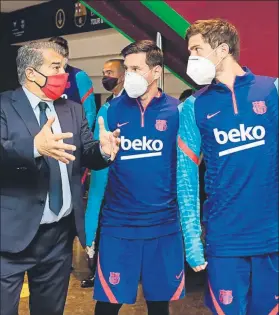  ?? FOTO: FCB ?? Laporta, ayer con Messi y Sergi Roberto en el Museu del FC Barcelona