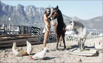  ?? PICTURES: CANDICE CHAPLIN ?? ‘WON’T GO’: Khoi herbalist and Dallas resident Xoma Aobi with his horses Moonlight and Prince which are kept at his Kindy Farm where he also grows his herbs.