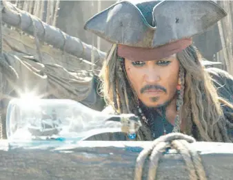  ?? |GENTILEZA ?? El capitán Sparrow mantiene a Depp como el eje de las aventuras de los “Piratas del Caribe”