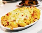  ??  ?? Lobster Mac &amp; Cheese