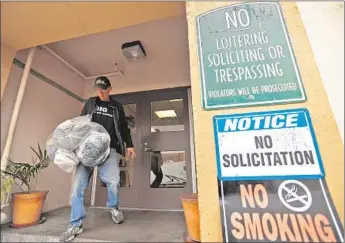  ?? Al Seib Los Angeles Times ?? PATRICK VINCER carries belongings to his car from his transition­al housing apartment in Hollywood. He moved there in January and had hoped to spend two years at the apartment getting back on his feet.