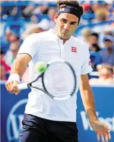  ?? EPA ?? Gegen Novak Djokovic war für Roger Federer kein Kraut gewachsen.