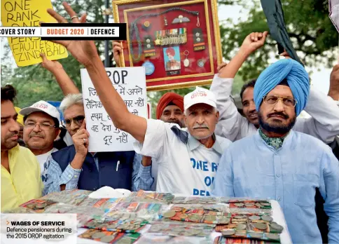  ??  ?? WAGES OF SERVICE
Defence pensioners during the 2015 OROP agitation