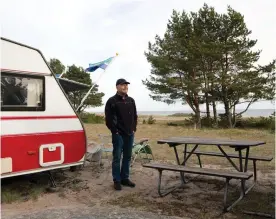  ??  ?? Rötter. Raimond Anderssons släkt är hemma från Vrangö. Han bor i sin husvagn i den sydöstra delen av ön mellan april och oktober.
