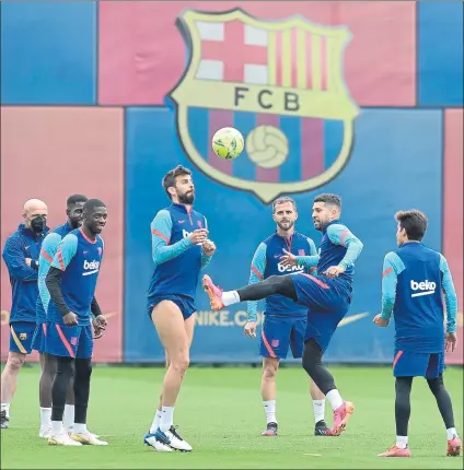  ?? FOTO: MANEL MONTILLA ?? Los azulgrana, en la sesión de ayer. Saben que no pueden volver a fallar como ante el Granada para aspirar al título