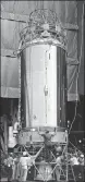  ?? CONVAIR 1965 ?? Technician­s work on an Atlas Centaur 7 rocket in Florida. Asteroid 2020 SO may be the upper stage rocket, an expert says.