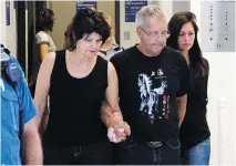  ?? P H I L C A R P E N T E R / MO N T R E A L G A Z E T T E ?? Family and supporters of Cheryl Bau- Tremblay walk through the St- Hyacinthe courthouse on Friday.