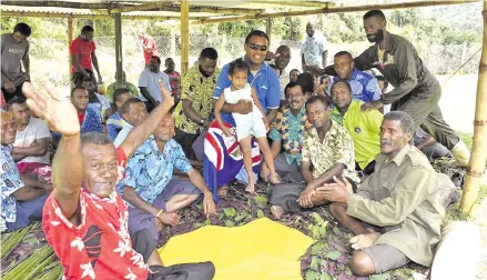  ?? Photo: DEPTFO ?? Minister for Local Government, Housing, Environmen­t, Infrastruc­ture and Transport Parveen Bala with Naitauvoli villagers.