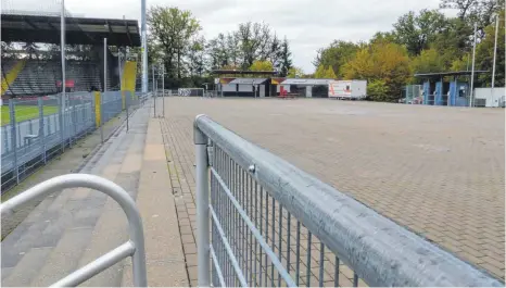  ?? FOTO: MARKUS LEHMANN ?? Das Waldstadio­n bekommt wieder eine Stehtribün­e an der Ostseite.