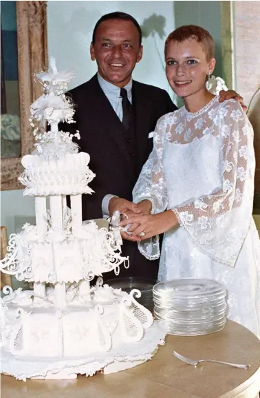  ??  ?? COME FLY WITH ME: Sinatra and Mia Farrow marry in 1966 in Las Vegas. Bottom left: With best friend and right-hand man Jilly Rizzo two years earlier. Inset left: Tony Oppedisano