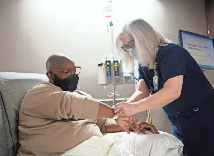  ?? COURTNEY HERGESHEIM­ER/COLUMBUS DISPATCH ?? Nurse Debbie Ryland sets up Dante Crumbley, 32, of Reynoldsbu­rg, for a treatment of a new medication for multiple sclerosis Wednesday at Ohiohealth Riverside Methodist Hospital. Earlier this month, Crumbley became the first person in the United States to undergo the hourlong, twice-a-year infusion of Briumvi after it gained approval from the Food and Drug Administra­tion in late December.