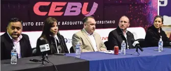  ?? ?? DIRECTIVOS DURANTE la rueda de prensa de ayer