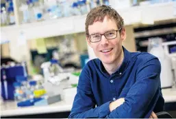  ?? PHOTO: SHARRON
BENNETT ?? Award winner. . . Molecular microbiolo­gist Peter Fineran in his laboratory.