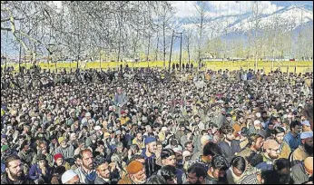  ?? PTI/ANI ?? (Above) Villagers attend the funeral prayers of Aatif Mir, who was held hostage and killed by two LET militants, during a gunbattle with security forces at Hajin, on Friday. (Below) Mir’s friend breaks down during the funeral procession.