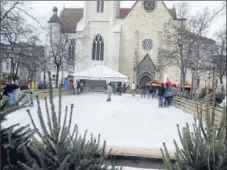  ??  ?? La patinoire a ouvert ses portes!