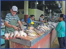  ??  ?? Venderán pescado a bajo costo en las colonias