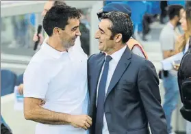  ?? FOTO: MONTILLA ?? Asier Garitano y Ernesto Valverde charlan de forma cómplice en los prolegómen­os