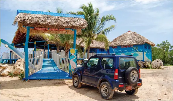  ??  ?? Los turistas tendrán la posibilida­d de rentar autos para moverse por los cayos.