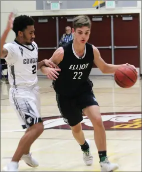  ?? MIKE BUSH/NEWS-SENTINEL ?? Elliot Christian center Cody Doell (22) drives the ball past Weston Ranch forward Charles Jemison (2) Friday's winner bracket game of The McDonald's Classic at Edison High.