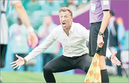  ?? Foto Xinhua ?? ▲ El director técnico de Arabia Saudita, durante el partido del Grupo C contra la selección de Argentina en el estadio Lusail.