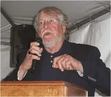  ?? BOB JONES ?? John White, retired Curator of Gems and Minerals, Smithsonia­n, lecturing at the Pueblo Show.