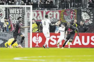 ?? // AP ?? Victor Boniface marcó el segundo gol del Bayer Leverkusen en el partido de ida