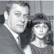  ?? FOTOS (2): DPA ?? Christine Kaufmann 1960 mit Kirk Douglas und Barbara Rütting und 1963 mit ihrem ersten Mann Tony Curtis.