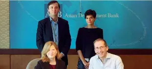  ??  ?? Paolo Brichetti (a destra nella foto), con i funzionari della Asian Developmen­t Bank