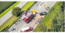  ??  ?? Der Unfall auf der B317 dürfte sich bei hohem Tempo ereignet haben