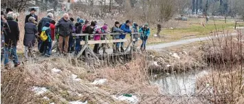  ?? Foto: Andreas Dengler ?? Am Weltwasser­tag erlebten Schüler und Interessie­rte aus Thierhaupt­en, wie Gewässersc­hutz umgesetzt werden kann. Sie besich tigten dabei das 5,4 Hektar große Gebiet Brunnenwas­ser.