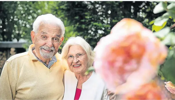  ?? FOTO: RALPH MATZERATH ?? Friedhelm und Christiane Burchartz feiern an diesem Mittwoch ihre Diamant-Hochzeit.