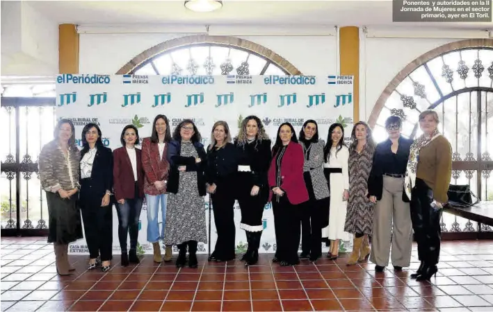  ?? JORGE ARMESTAR ?? Ponentes y autoridade­s en la II Jornada de Mujeres en el sector primario, ayer en El Toril.