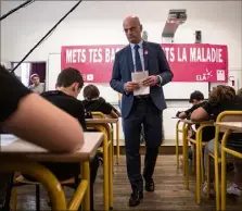  ?? (Photo AFP) ?? Evaluation­s scolaires : les mauvaises notes du professeur Blanquer...