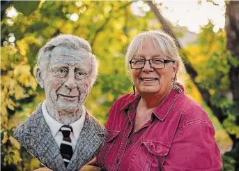  ?? EMILY CHRISTIE THE CANADIAN PRESS ?? Manitoba artist Rosemarie Péloquin stands next to her wool sculpture of Prince Charles. The Prince of Wales is set to be greeted by his own “woolly doppelgäng­er” when he arrives in Canada on Tuesday.