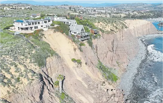  ?? Ap ?? efecto climático Las autoridade­s de Dana Point, la ciudad afectada, trabajan para mitigar los riesgos